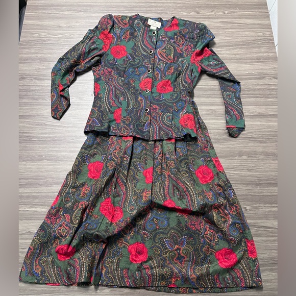 Worthington Other - Vintage Worthington Essentials 2 PC Suit Paisely Print with Roses Size 6P